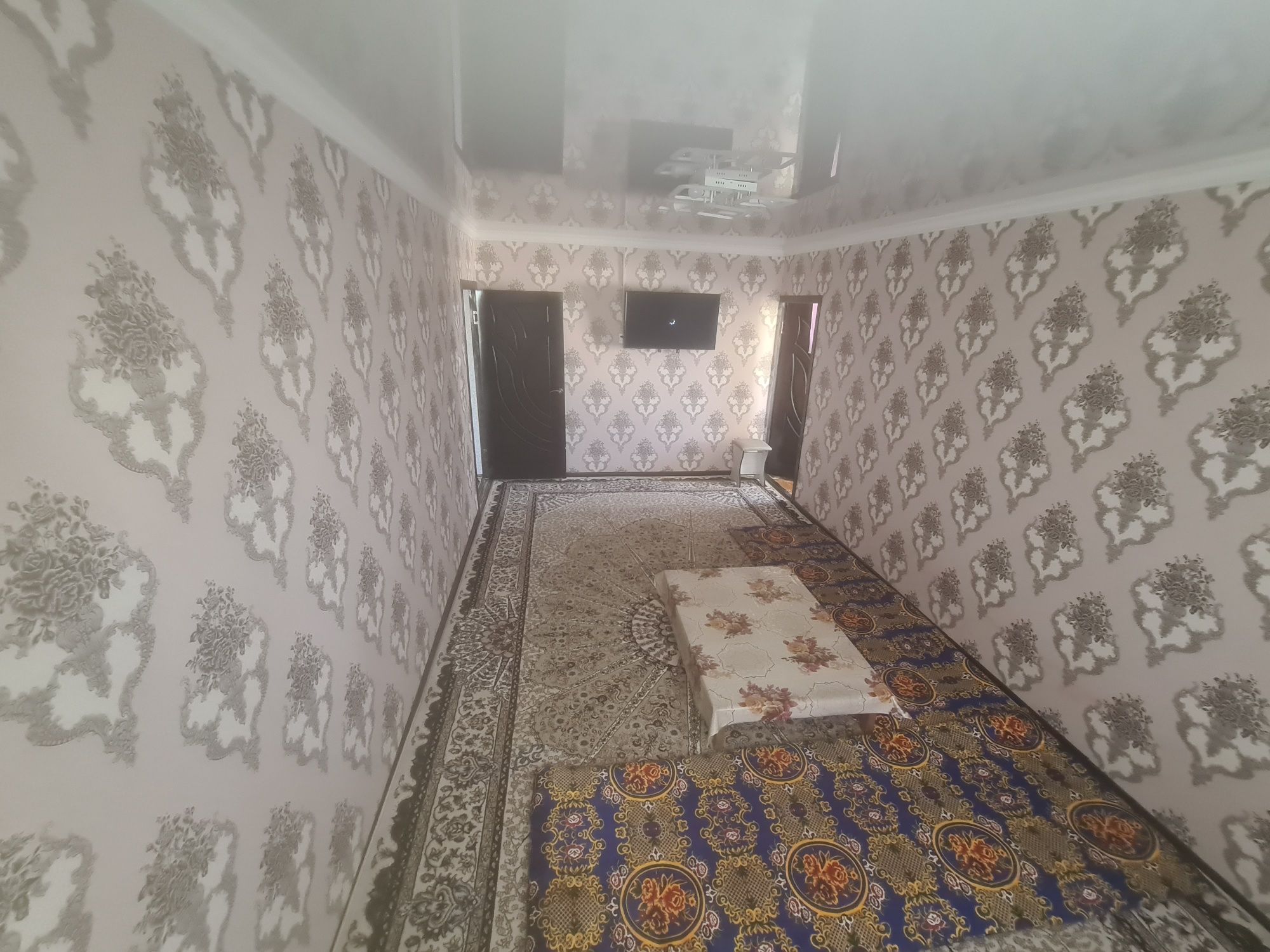 Сатылады, 2х ком кв. 21 микрорайон барлык заты менен. Аренда 3 мил.