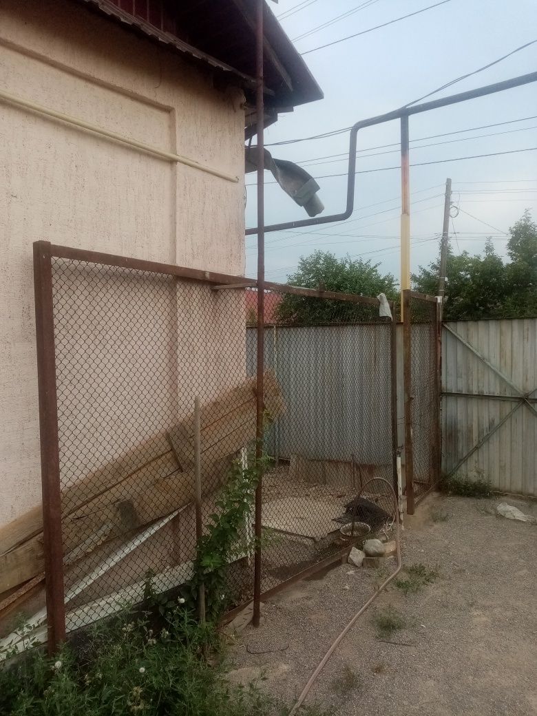 Продам сетку в уголках!