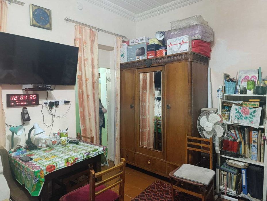 Продаётся дом в общем дворе в центре  Узбекистанская, рядом 34-я школа