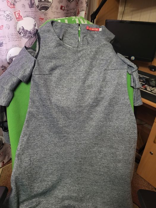 Продам платье с прозрачными рукавами