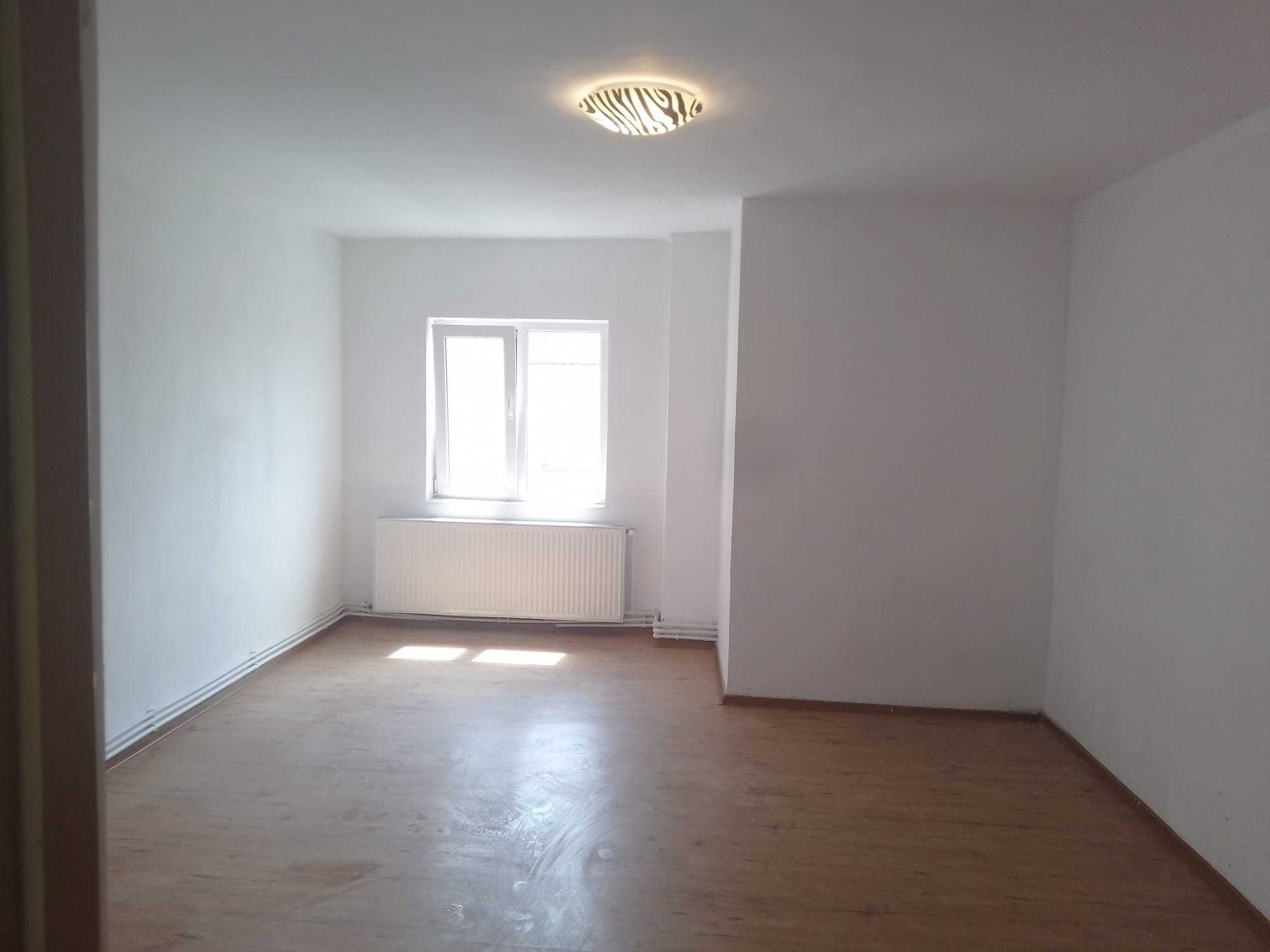 Vand Apartament 2 Camere zona centrala 60mp