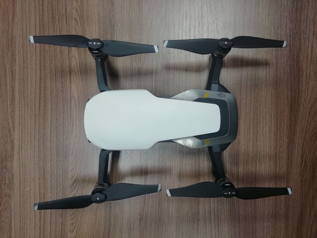 Квадракоптер DJI MAVIC AIR