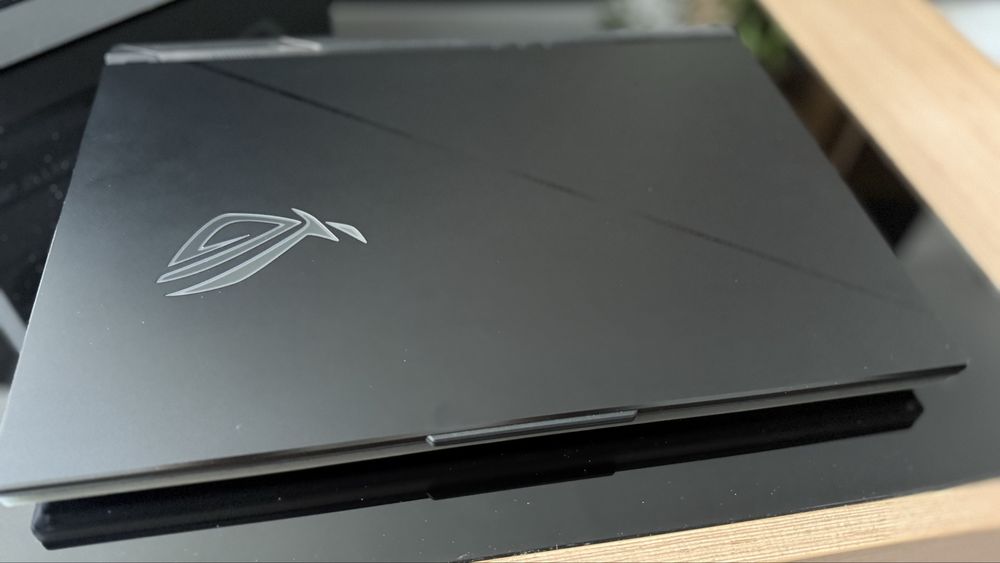 Laptop Asus Rog Strix Scar 18 model 2024 cu RTX 4080