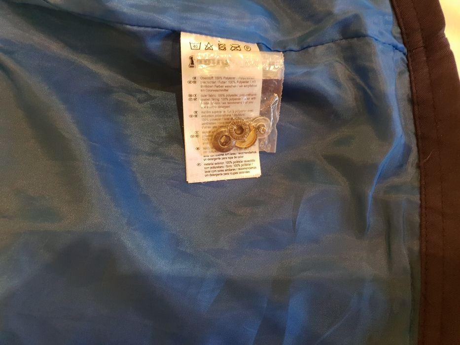 Продавам детско непромокаемо яке с качулка , синьо