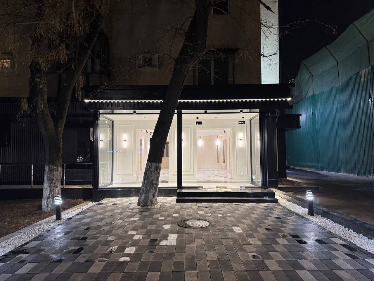 Продаётся нежилое помещение.
