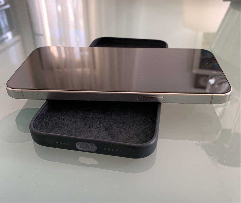 Продавам iPhone 15 pro max 512GB
