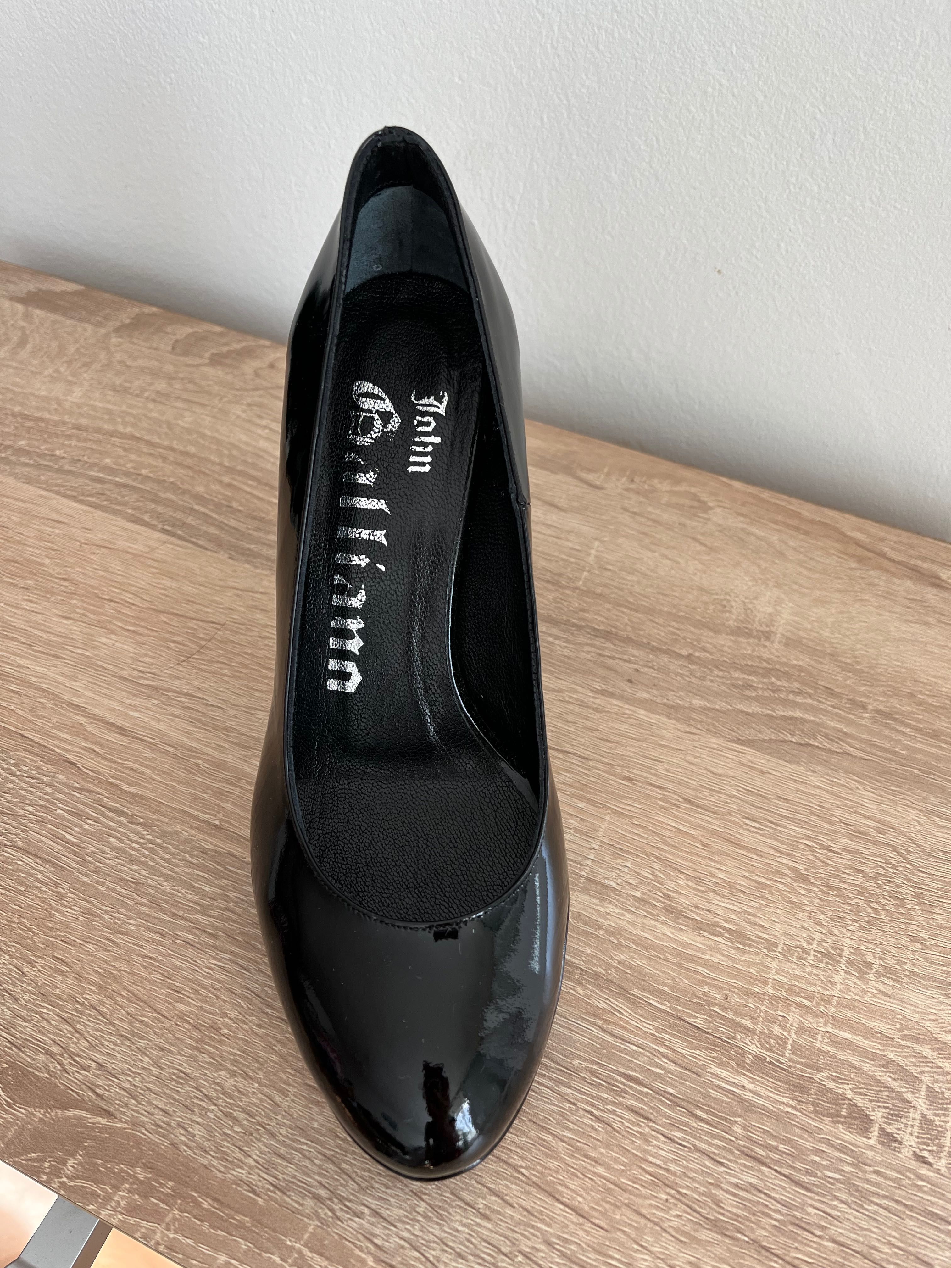 Обувки на ток Galliano - Черни, лачена кожа, н. 36, обувани веднъж