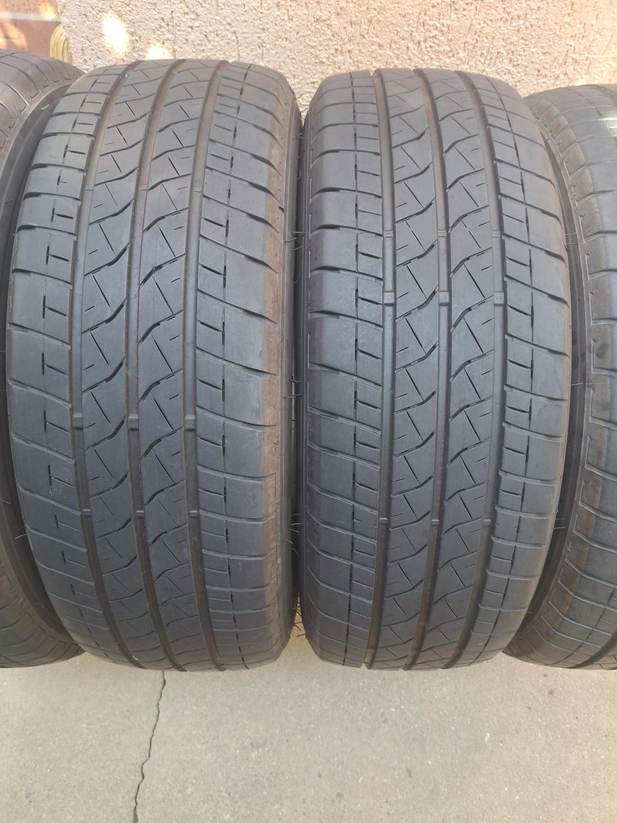 Vând 4 Anvelope Vară  Bridgestone Duravis 215/65R16 C
