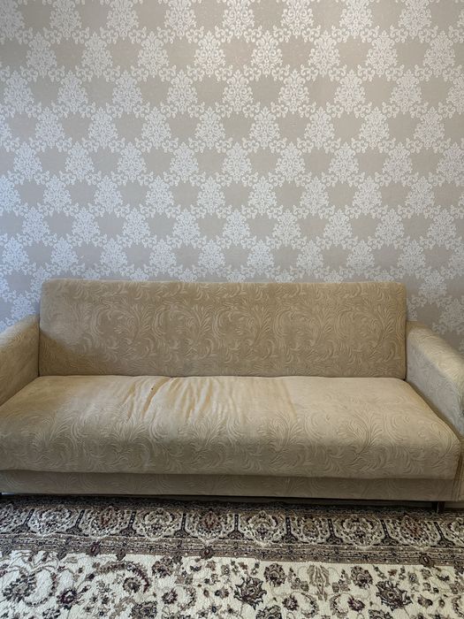 Диван, кресло, ковер, тумба под телевизор, шкаф, тумбочки под кровать