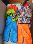 Пълен детски ски комплект Quiksilver яке,гащеризони2бр, полари 3бр, 3г