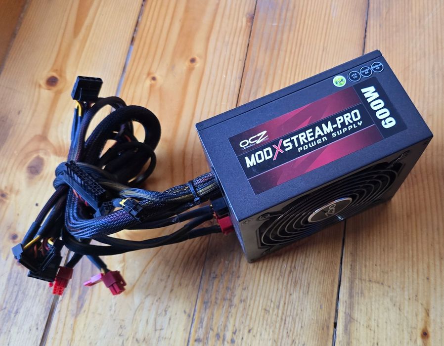 Sursa gaming OCZ putere 600W certificare 80 Plus