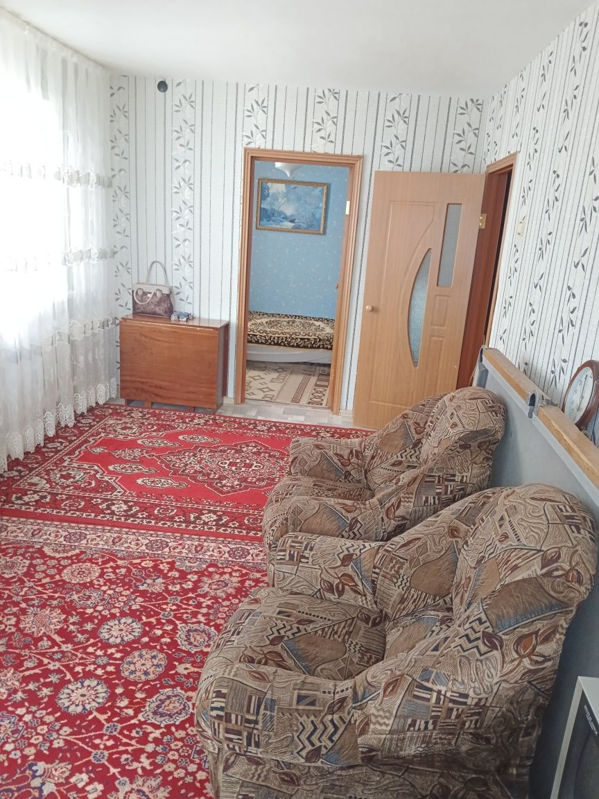Продам 3 х комн квар. 4 мкр, дом 28, 2 этаж.