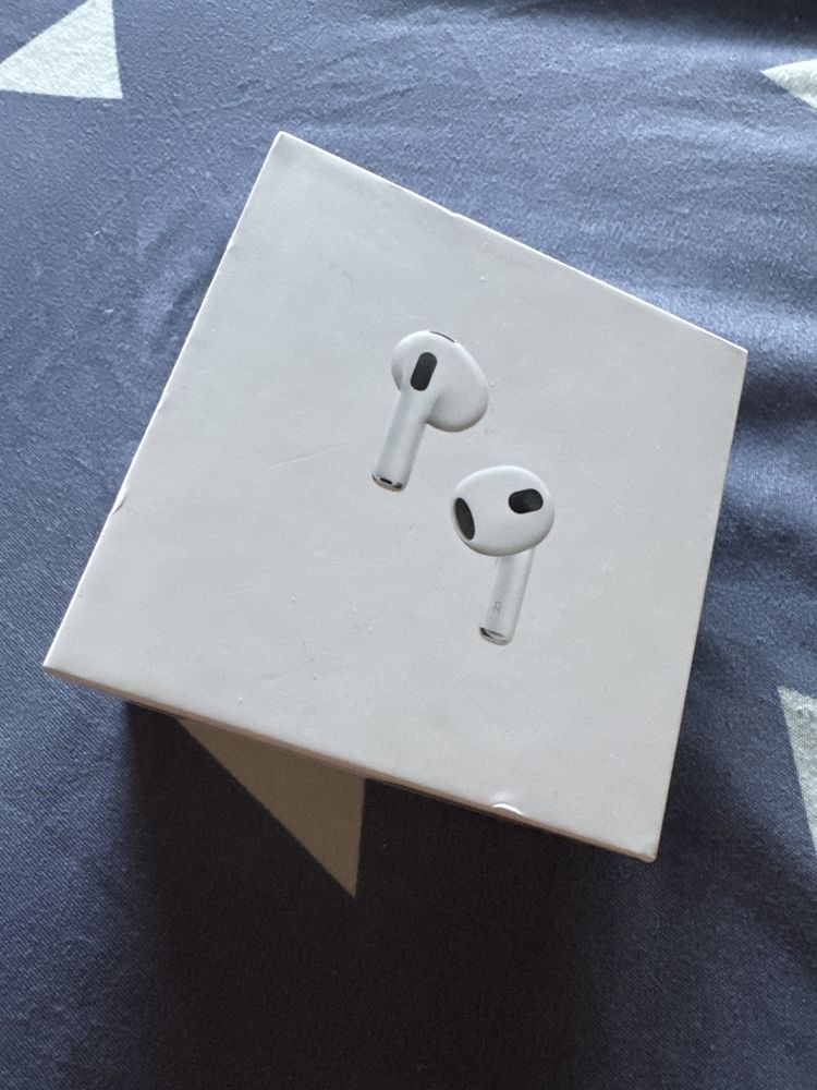 Apple AirPods 3 series
