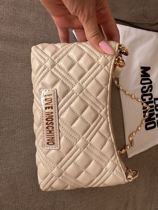 Чисто нова малка чанта LOVE MOSCHINO
