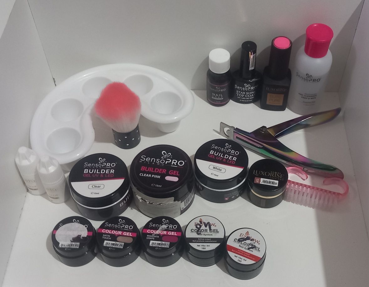 Vând kit de unghii cu gel