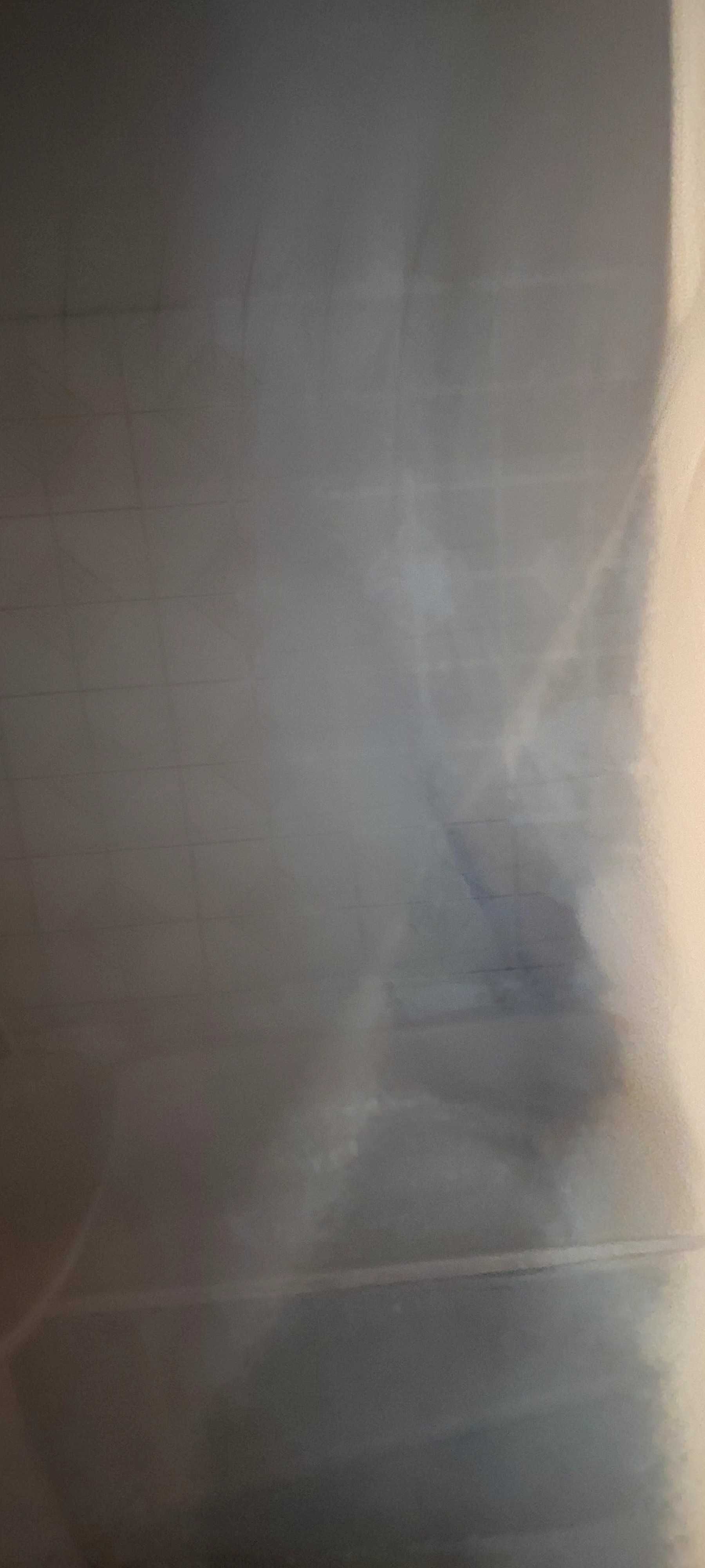 Urganch shaxrida 1 qavatda 5 xonali kvartira sotiladi +podval+ boĝb bn