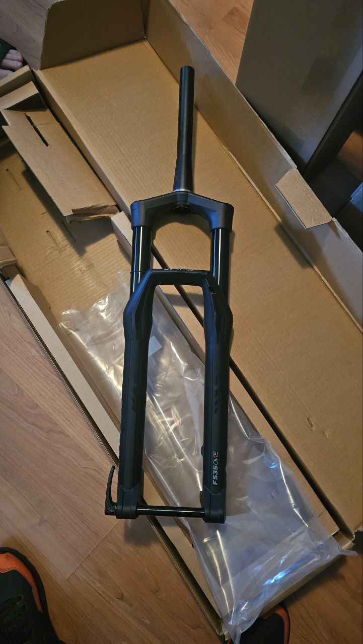 Furca DT Swiss F535 One, aer, 27.5, 150mm boost, noua, in cutie