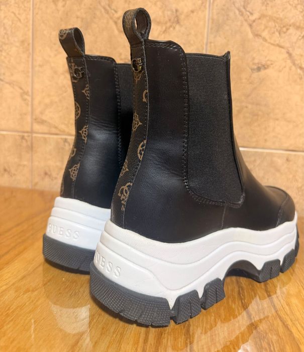 Ghete Guess, marimea 40