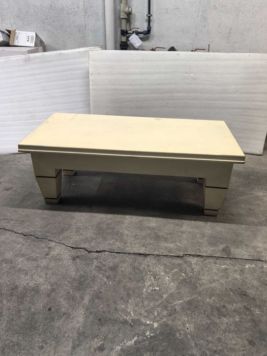 Холна маса от естествено дърво