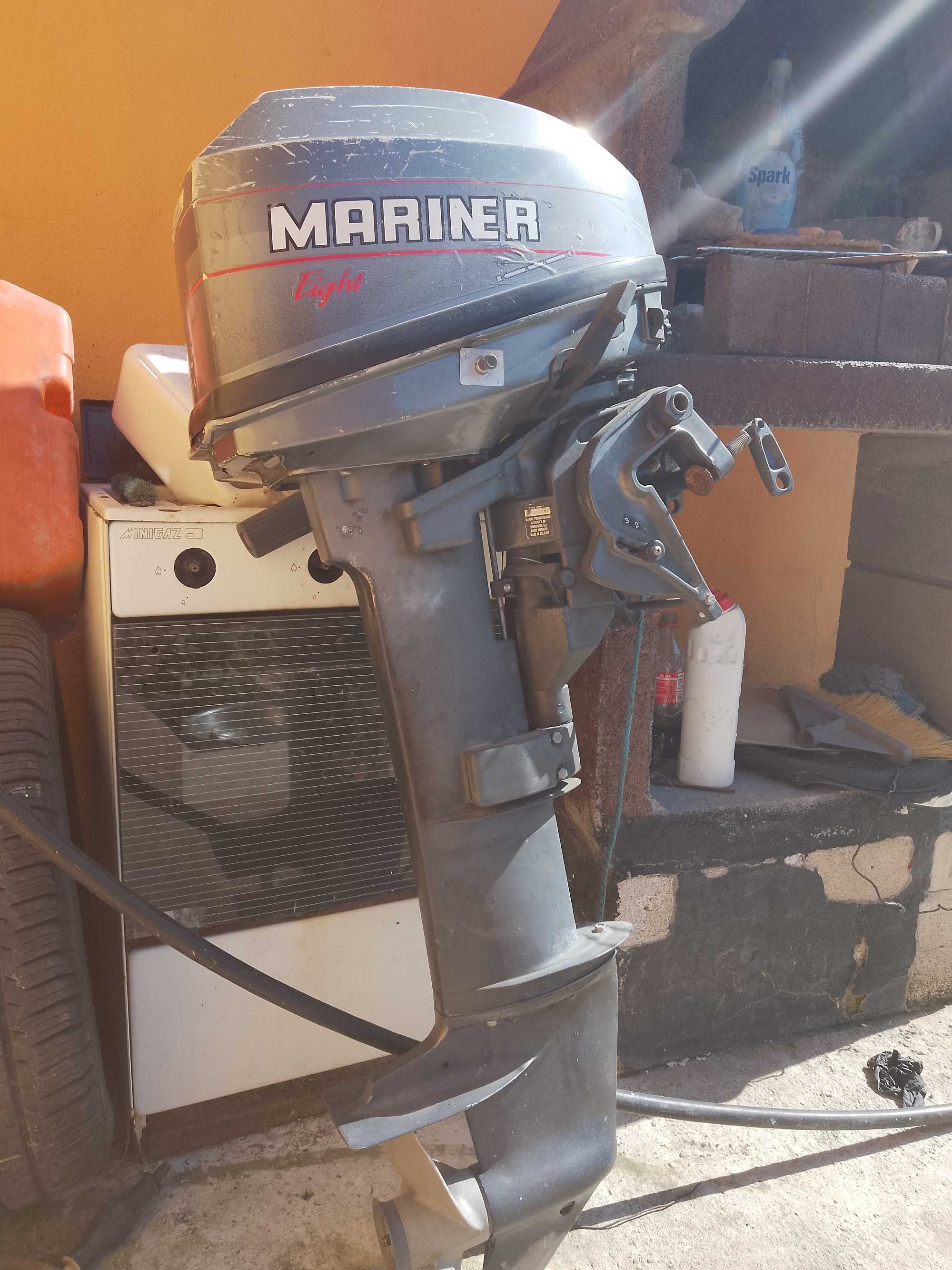 Motor de barcă Mariner