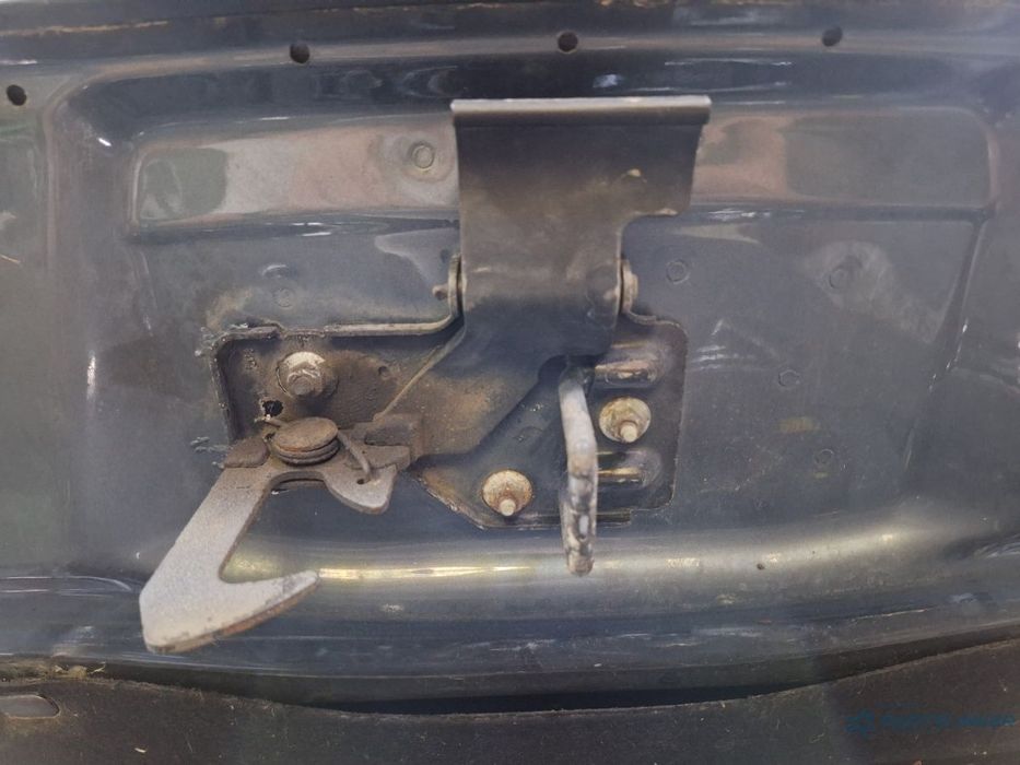 Carlig de siguranta capota motor VOLKSWAGEN TOUAREG 7LA, 7L6, 7L7 2002 - 2013 V6 TDI BKS, CATA
