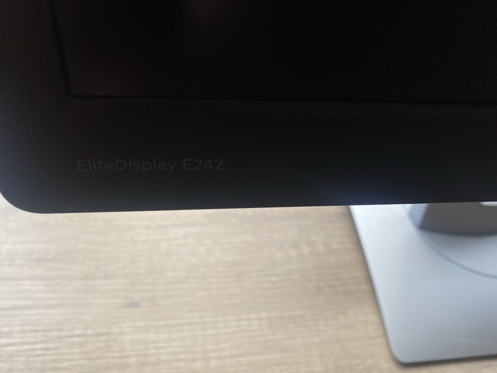 перфектен монитор HP Elitedisplay E242 24 инча
