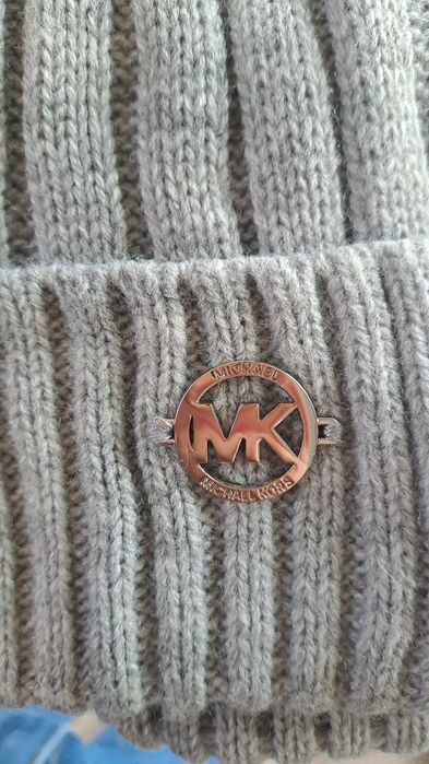 Зимна сива шапка Michael Kors