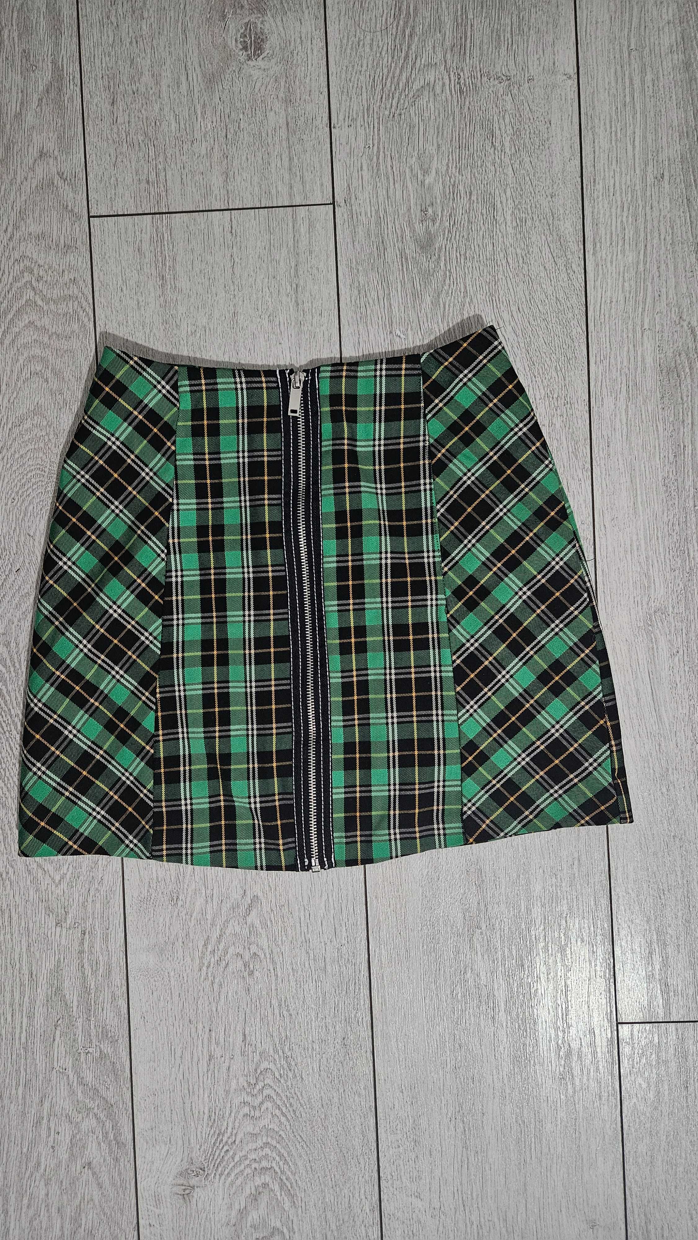 Fusta Stradivarius, Xs