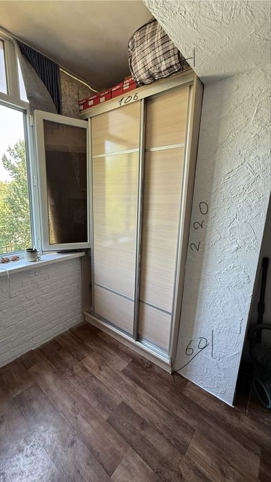 Продам стильный шкаф-шифоньер