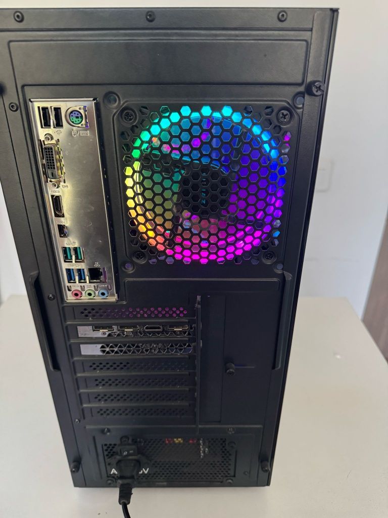 PC Gaming Raptor5 AMD folosit, AMD Ryzen 5 2600 3.4GHz, 16GB DDR4, 1TB