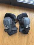 Genunchiere FOX LAUNCH PRO D3O