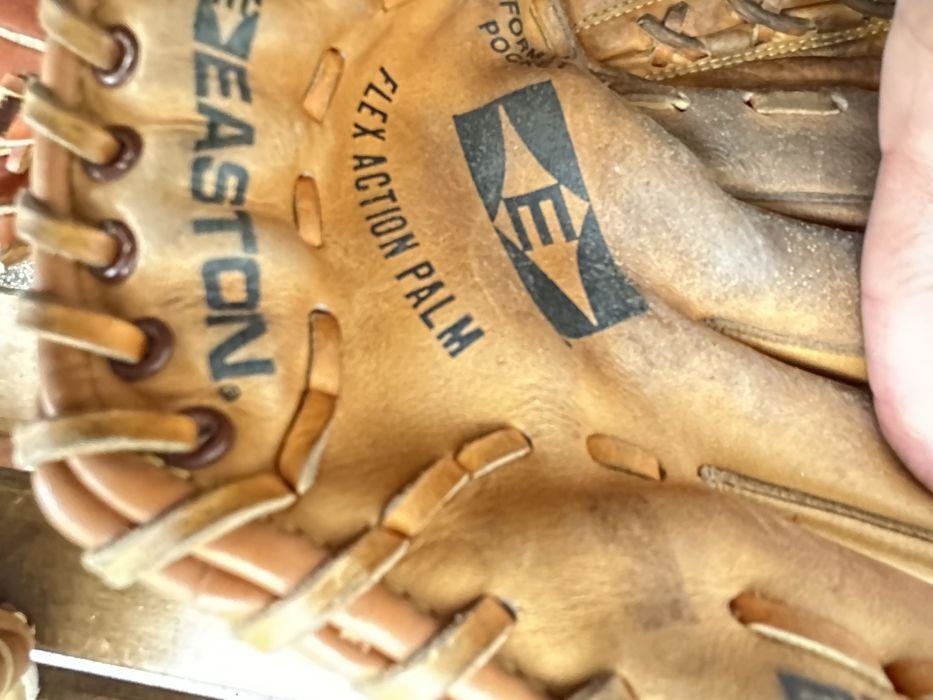 Беизболна екипировка