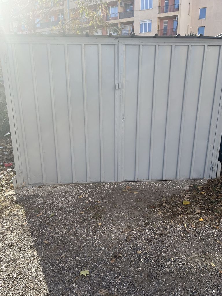 Продава се Гараж / Паркомясто в Пещера - 6 кв.м за 128 €/кв.м - Снимка #1