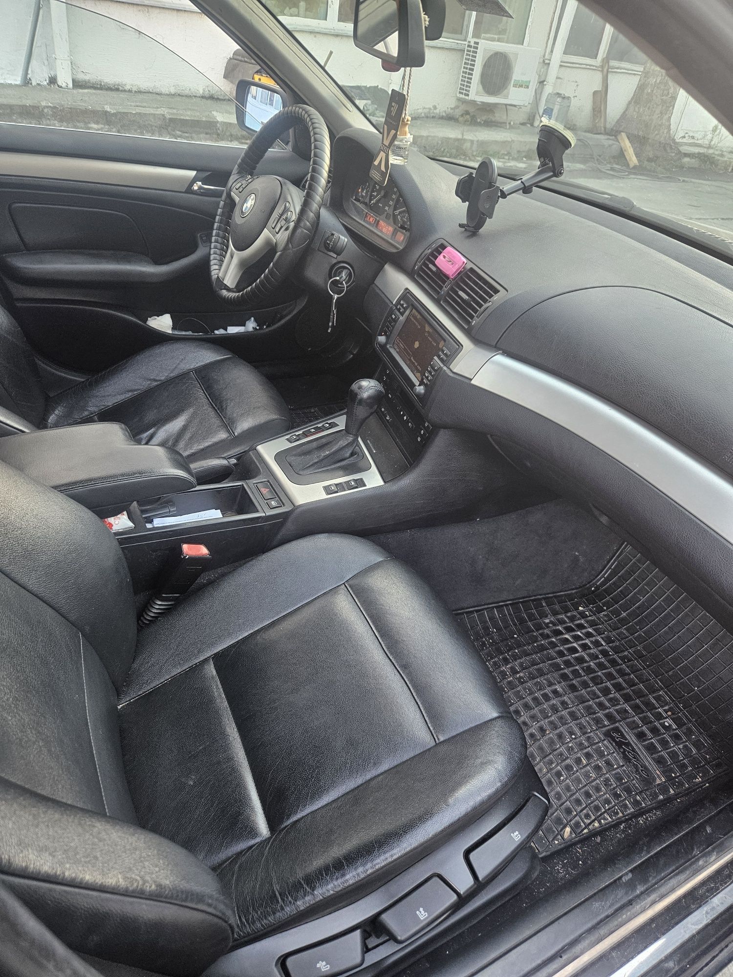 Продавам BMW 330XD