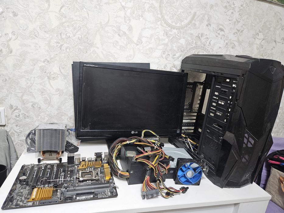 Монитор с комплектующими