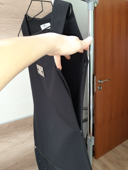 Къса черна рокля