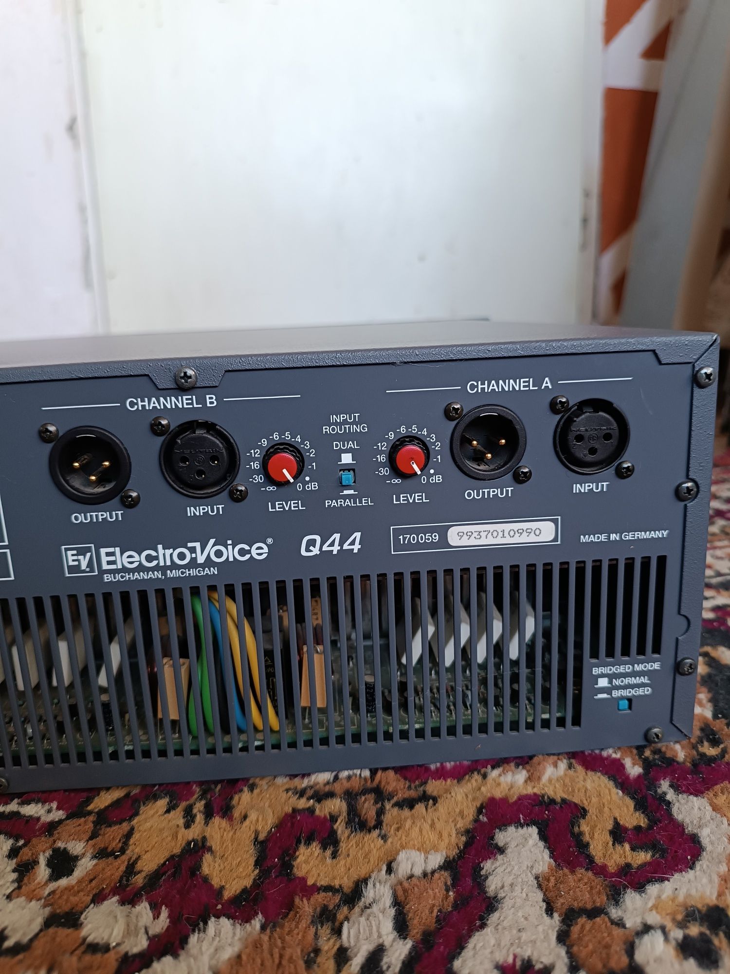 Продавам крайно стъпало Electro-voice Q44 отлично