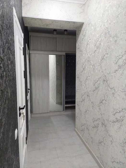zudlik bilan ijaraga beriladi metro yunisabod 2/2/5 037*