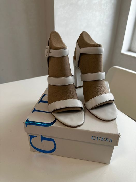 Sandale Guess, culoarea alb, mărimea 39