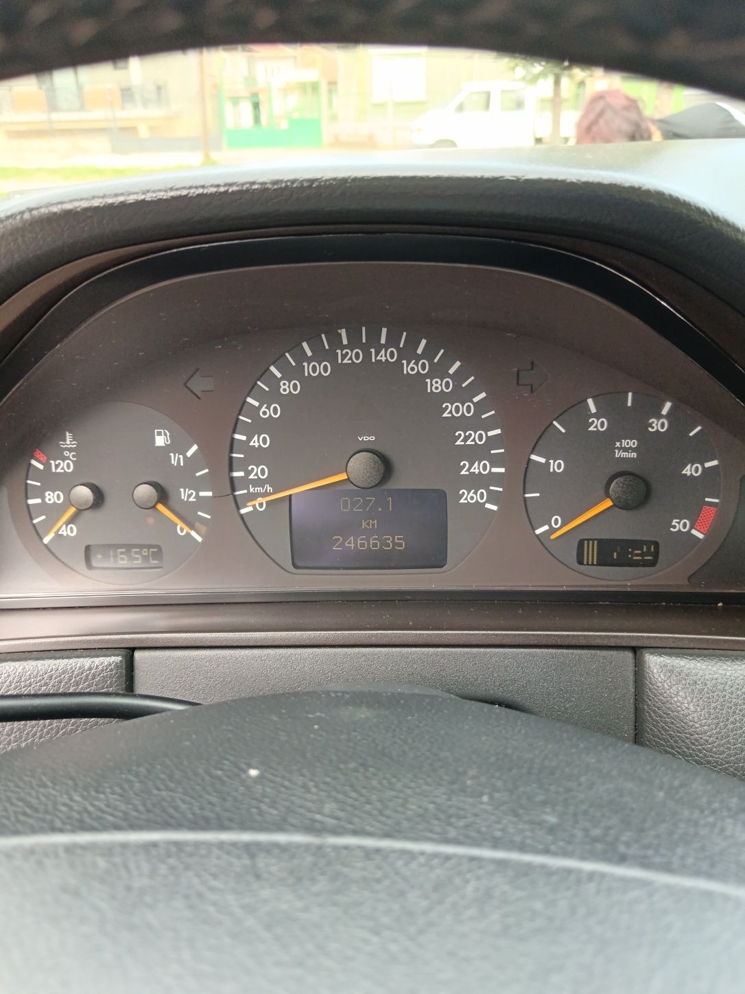 Продавам Mercedes-Benz E270 Cdi 2001