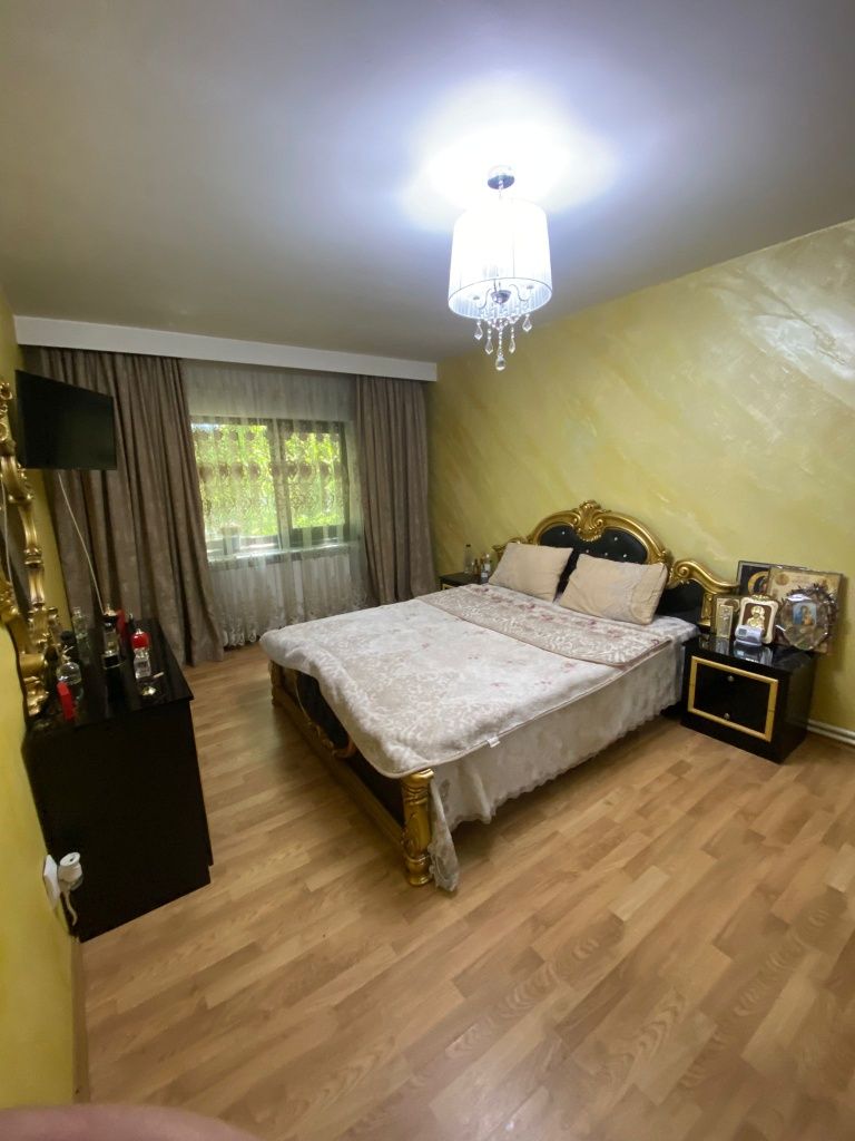 Închiriez apartament