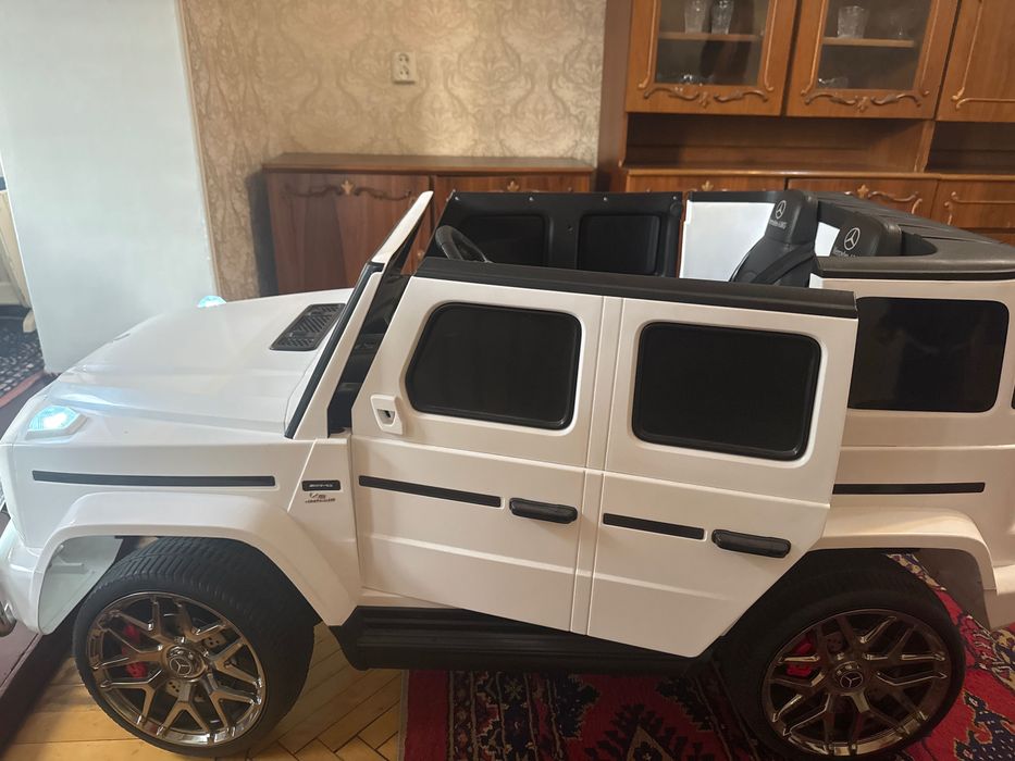 Mercedes AMG белый детский электромобиль