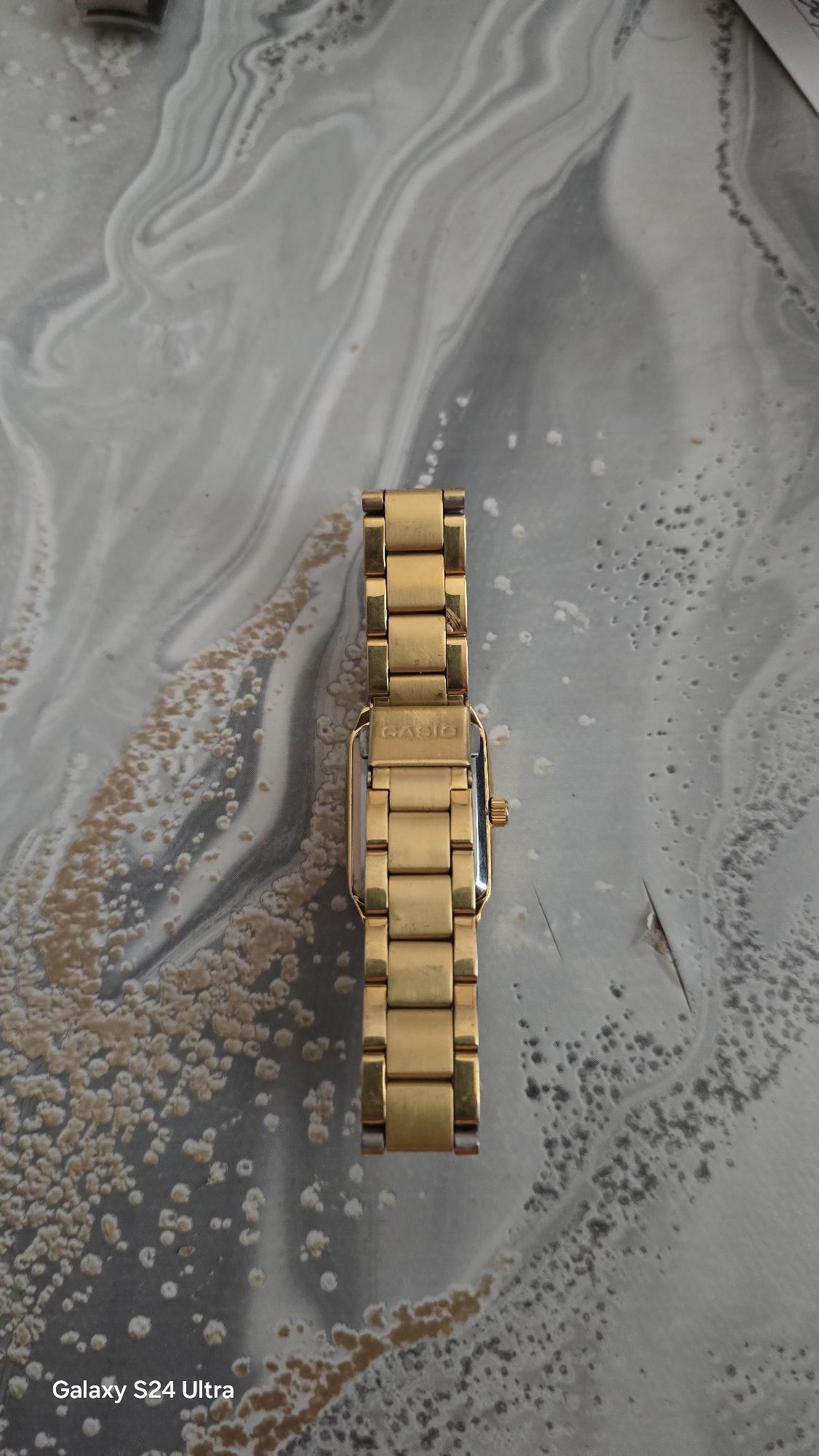Продавам Дамски часовник Casio
