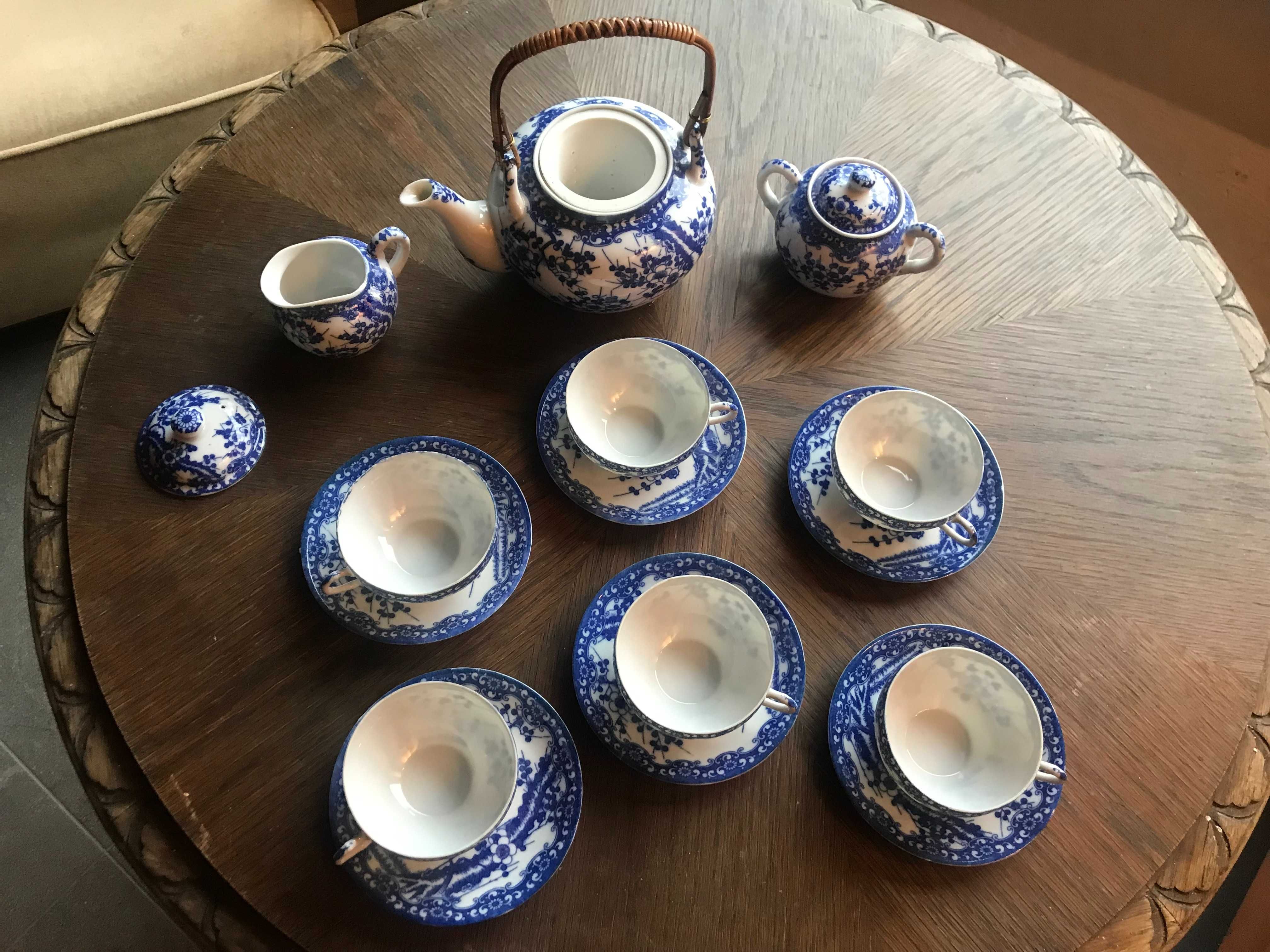 колекция стари сервизи за чай кафе