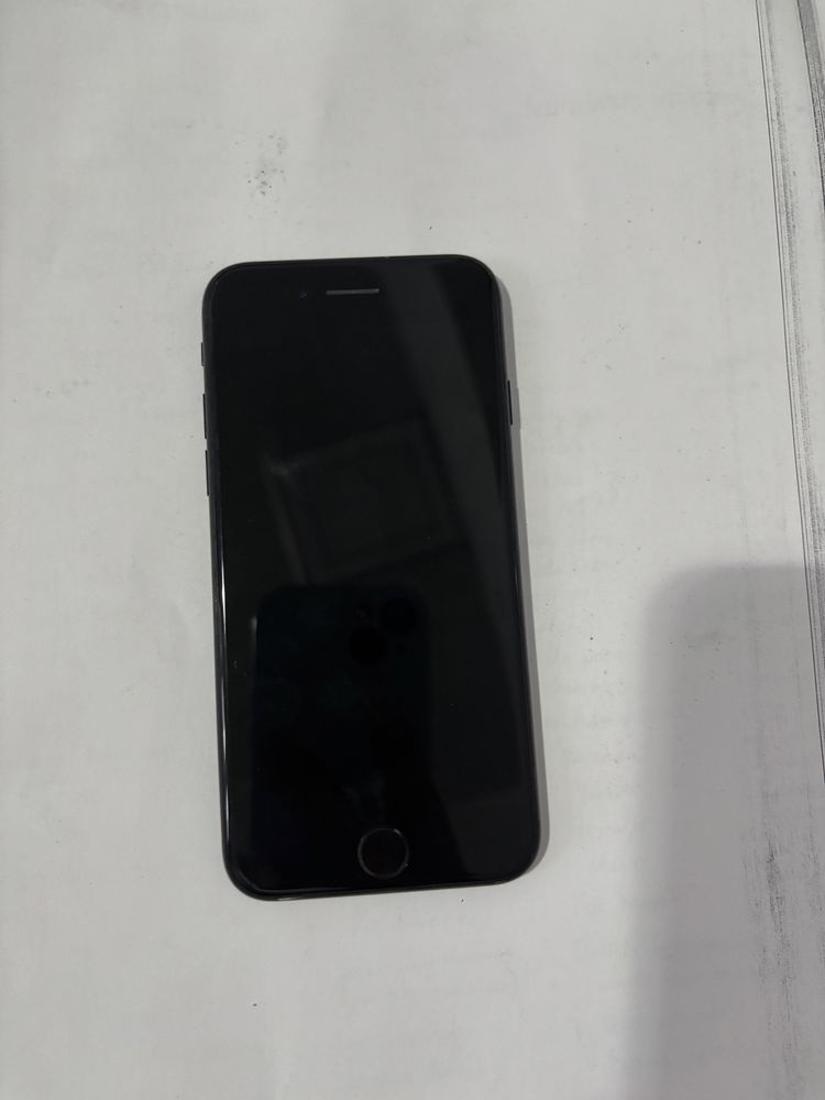 Продам Iphone Se 2020