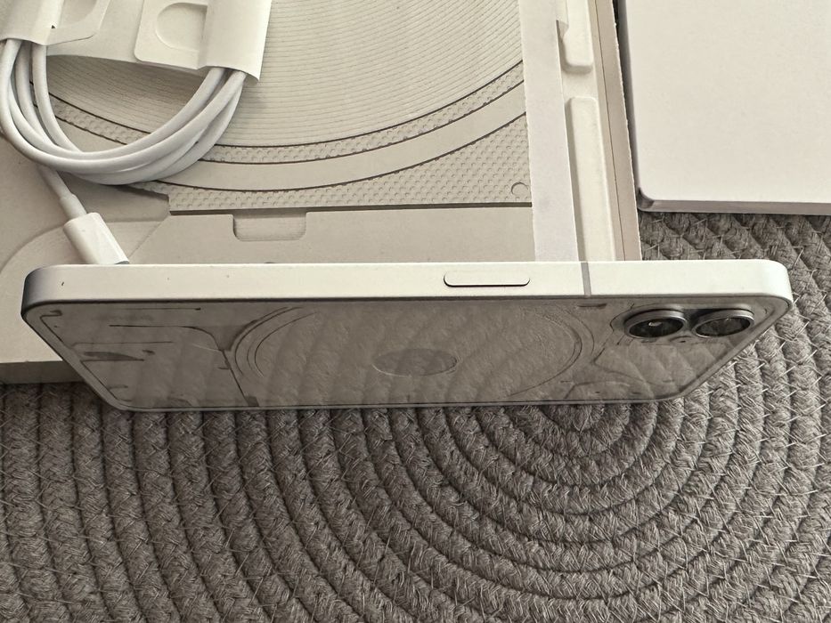 Nothing Phone 1 БЯЛ 256GB / 8 + 2 GB RAM пълен комплект в чудесен вид