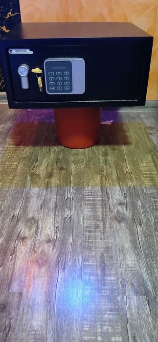 Сейф за пари документи