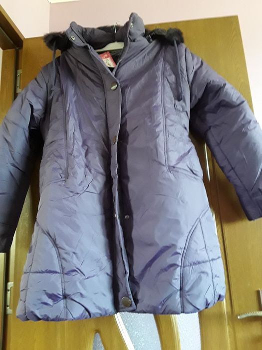 Vând Geacă Damă cu Glugă si Blăniță Mărimea XL  Nouă