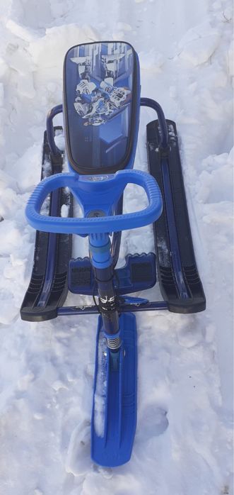 Продам зимний снегокат синего цвета.
