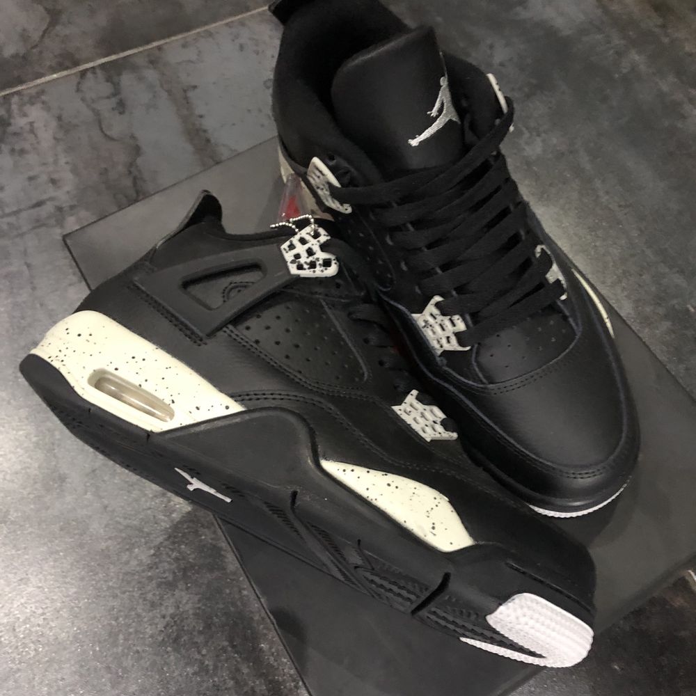 Air Jordan 4 Retro Black Oreo - 41